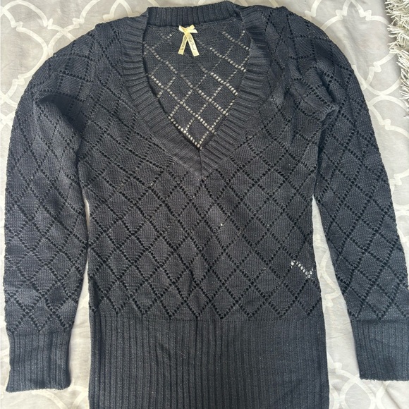 Black sweater with tiny sparkles in material - Picture 1 of 3